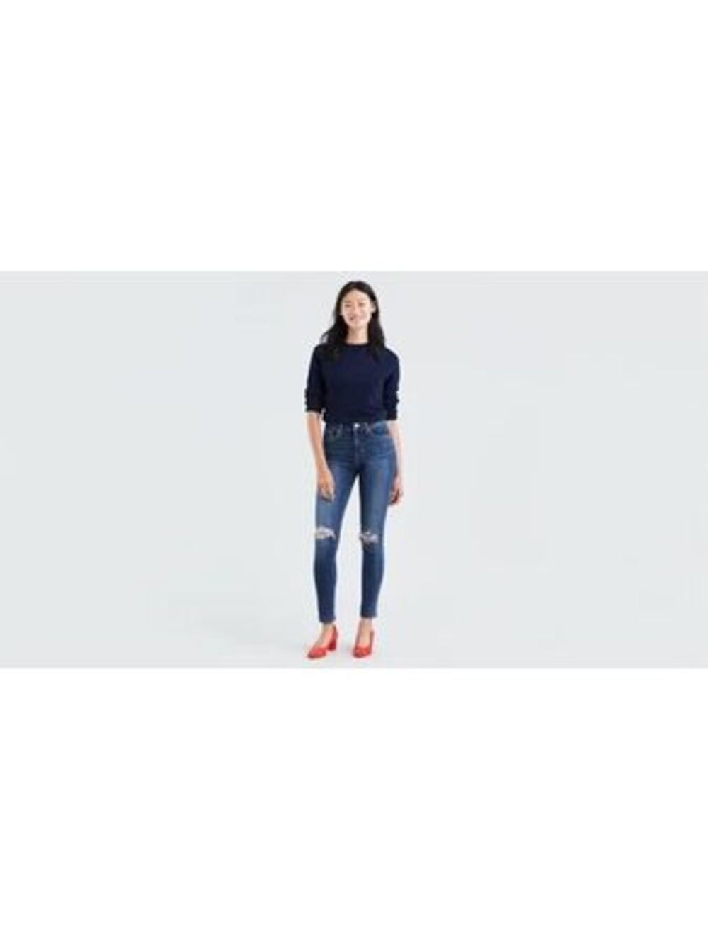 Levi's Women's High-Rise Skinny Jeans Size 28 with Knee Rips in Classic Blue